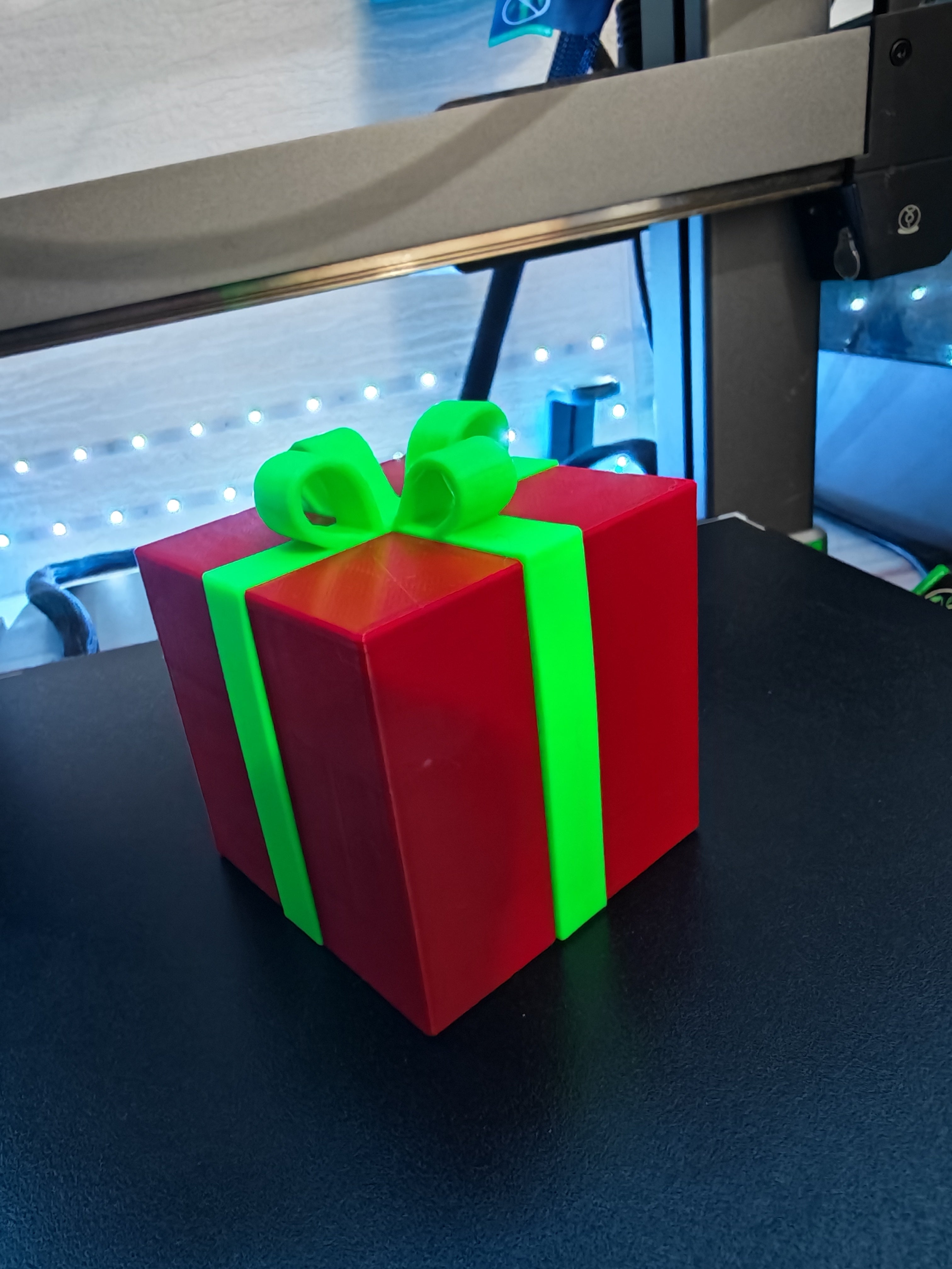 Cache-Attelage “Cadeau de Noël” – Accessoire Festif pour Voiture – Impression 3D Haute Qualité