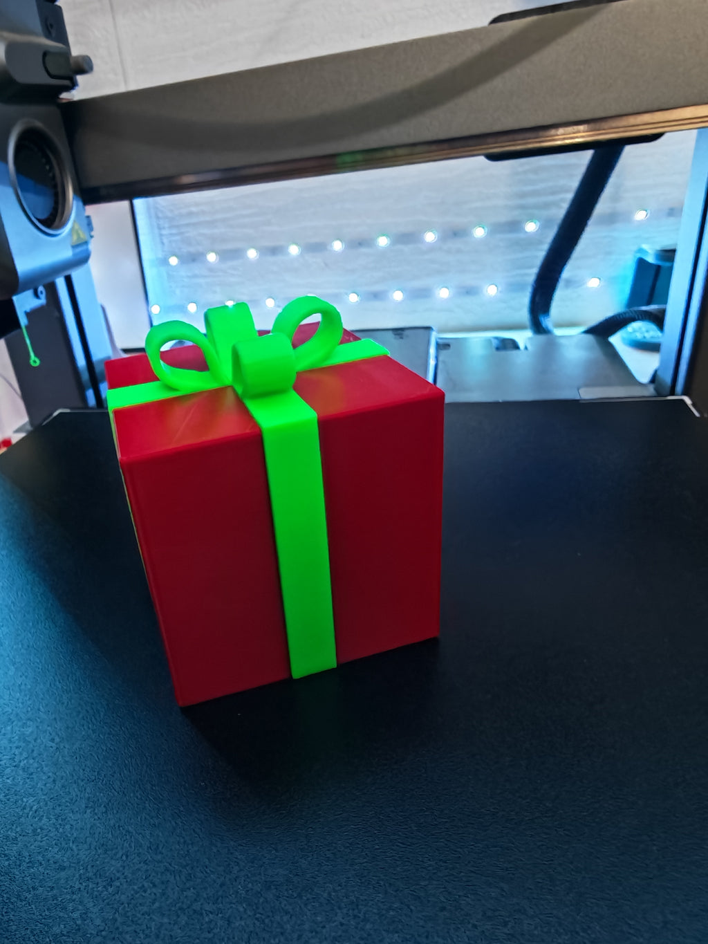 Cache-Attelage “Cadeau de Noël” – Accessoire Festif pour Voiture – Impression 3D Haute Qualité