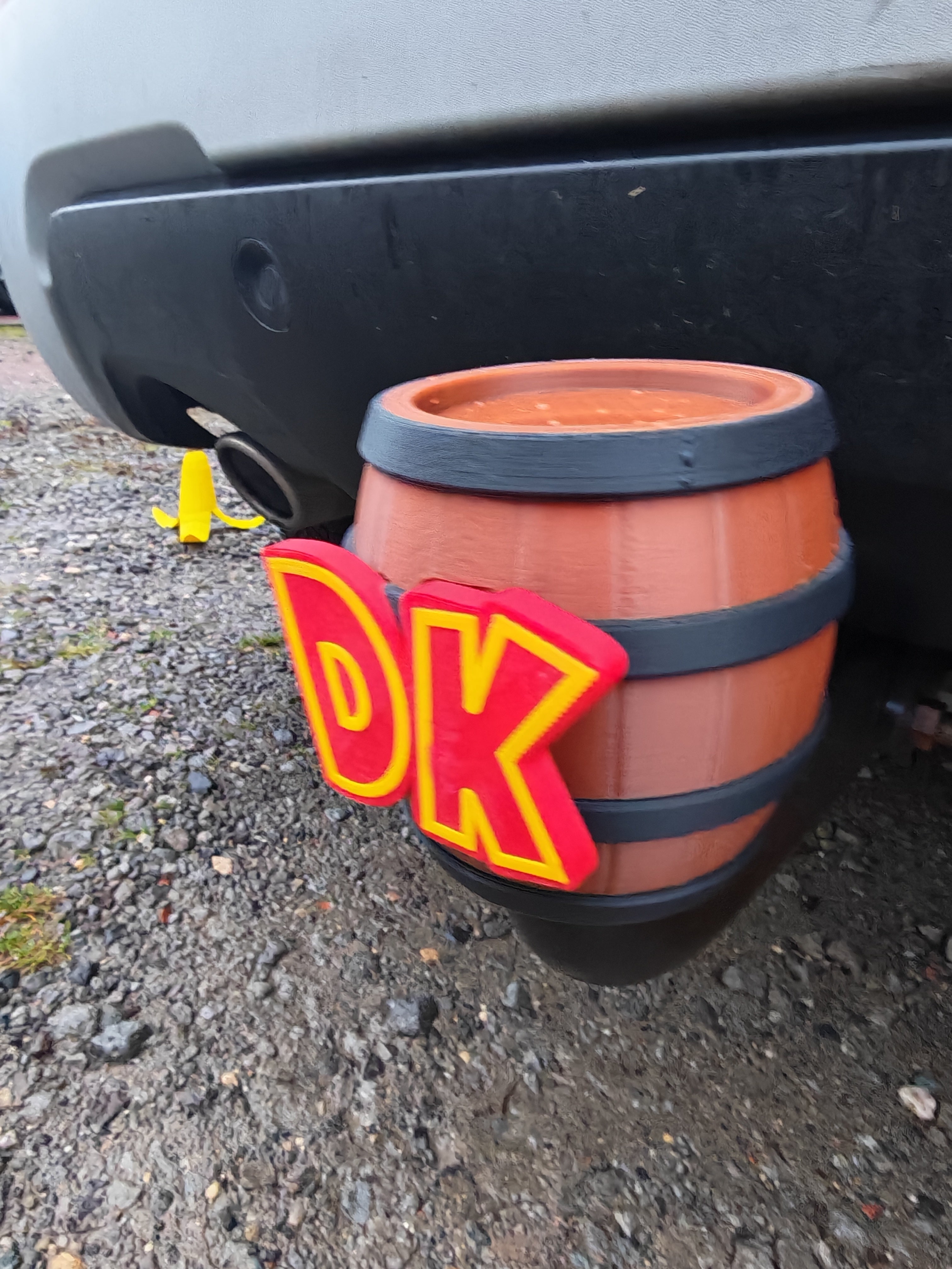 Cache-Attelage “Tonneau Rétro” – Accessoire Auto Fun Style Jeux Vidéo – Impression 3D Artisanale