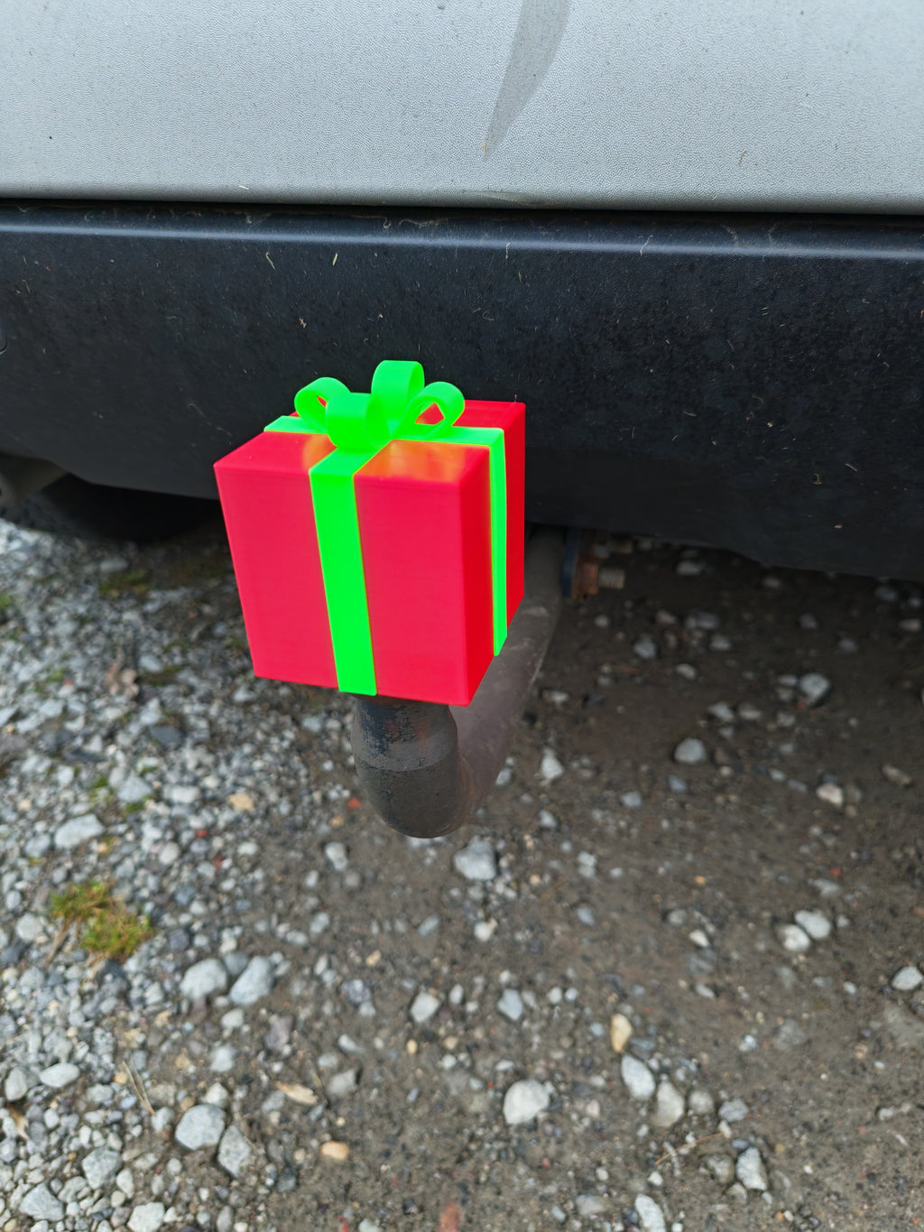 Cache-Attelage “Cadeau de Noël” – Accessoire Festif pour Voiture – Impression 3D Haute Qualité