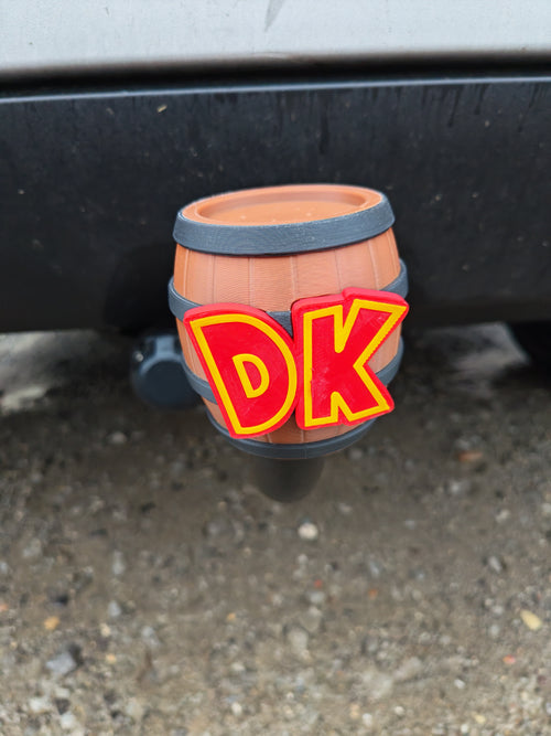 Cache-Attelage “Tonneau Rétro” – Accessoire Auto Fun Style Jeux Vidéo – Impression 3D Artisanale